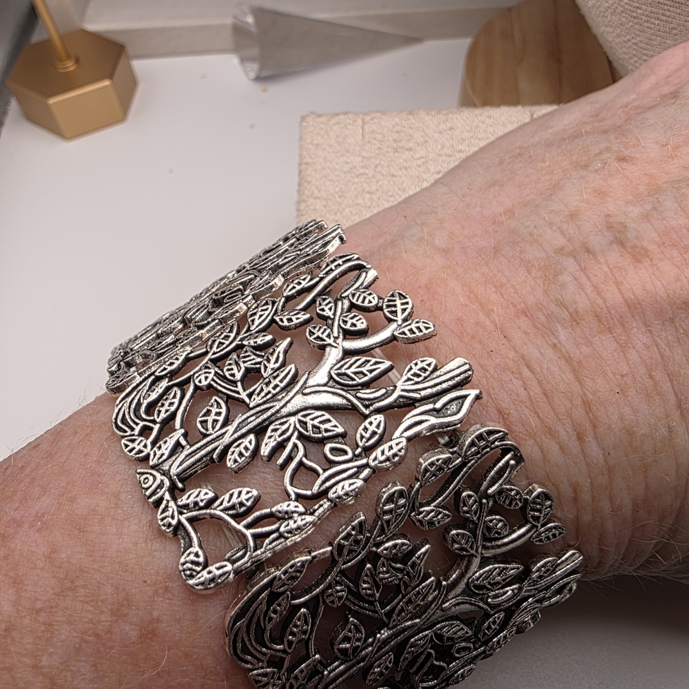Silver Leaf Design Bracelet (512)